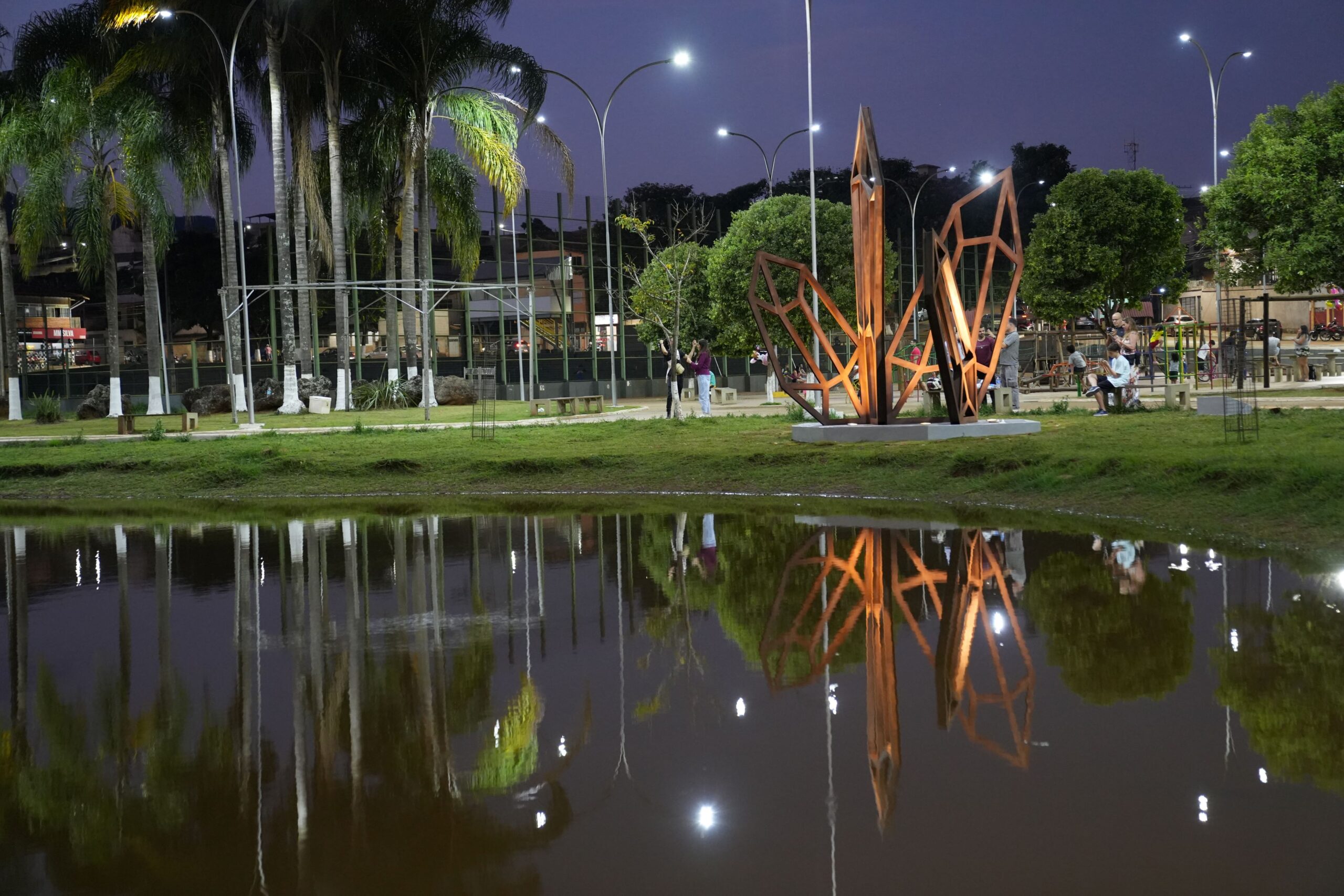 Gerdau Doa Escultura De Aço Para A Cidade De Barão De Cocais E Artistas